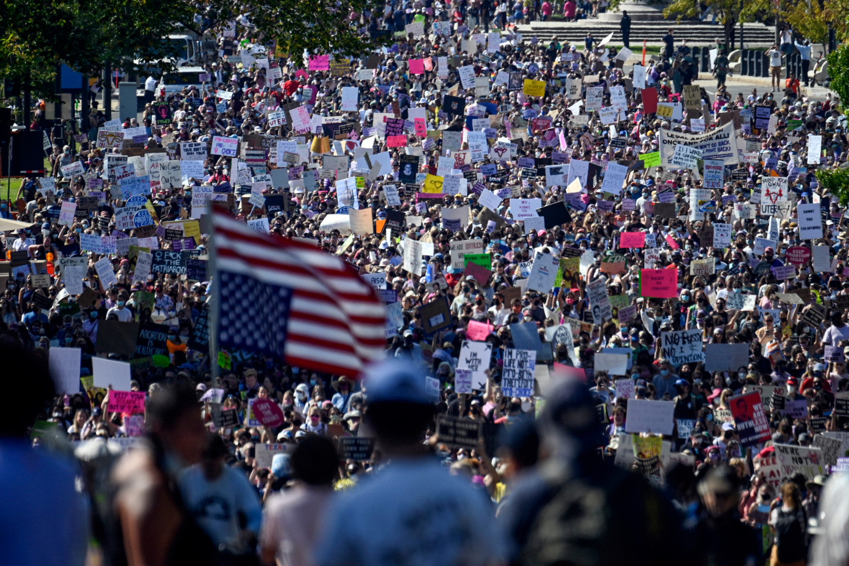 Több tízezren tüntettek az USA-ban az abortuszhoz való jogért