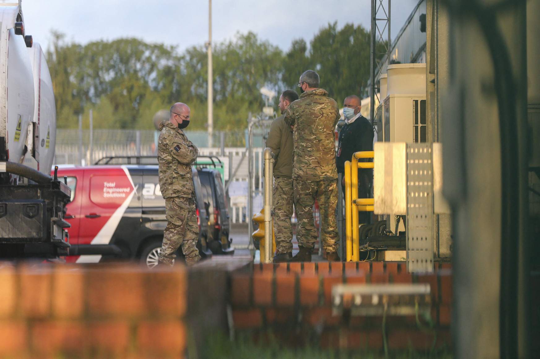 Nagy-Britanniában már katonákkal szállítják az üzemanyagot a benzinkutakra