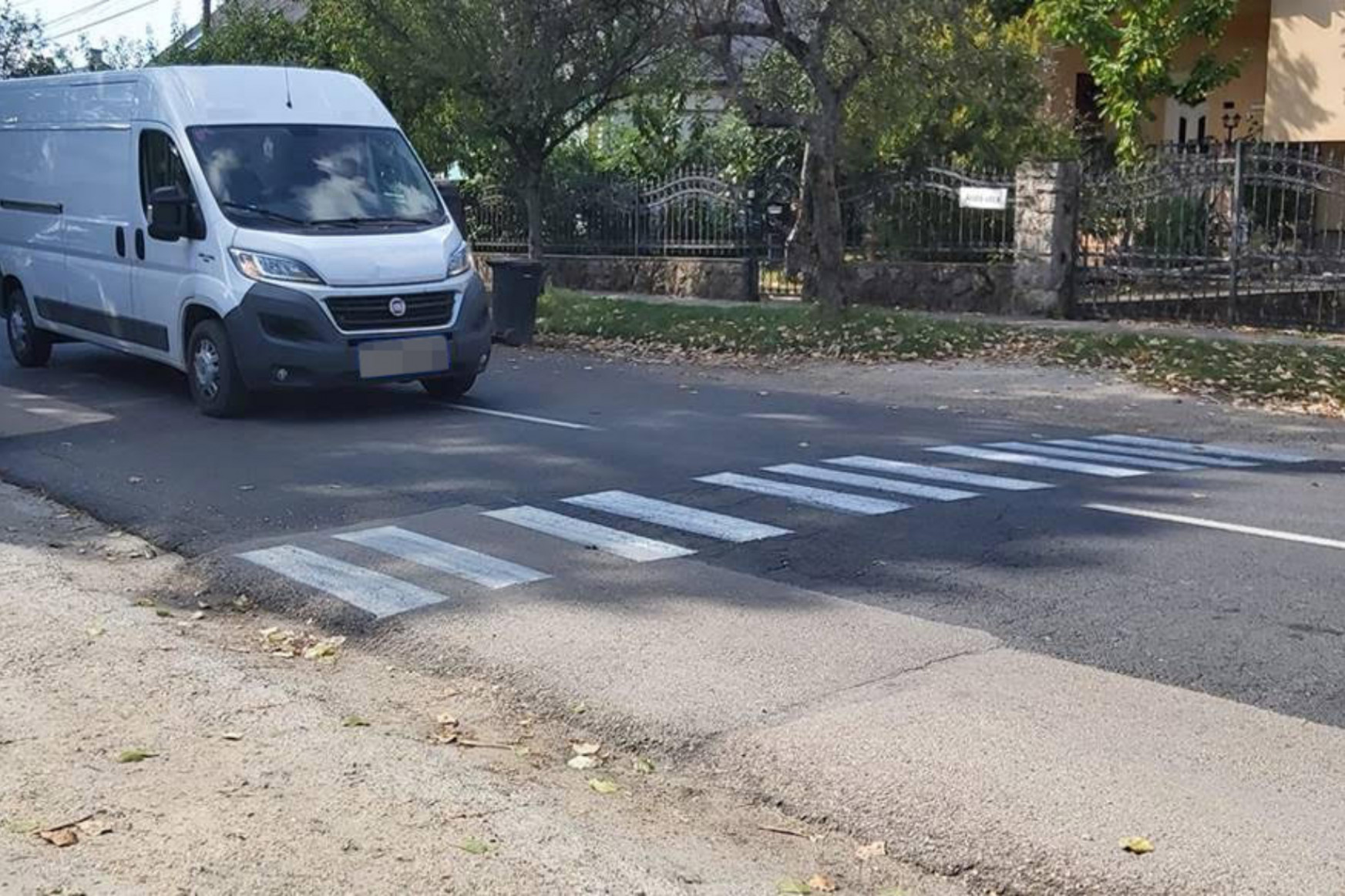A nagy győri Illegális Zebra Akció: rendőrök keresik a rejtélyes átkelőfelfestőt