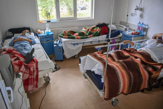 Ötven koronavírusost hoznak át Romániából magyar kórházakba