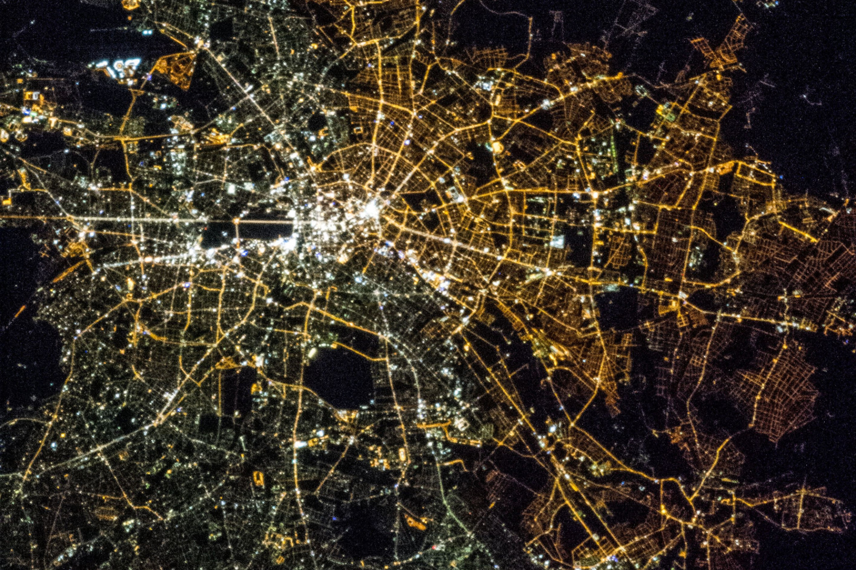 Az űrből a mai napig látszik a berlini fal