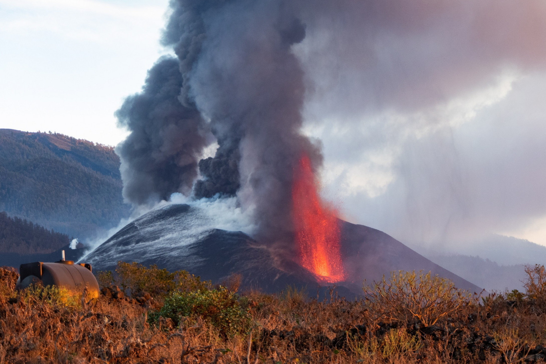 Öt hét után sem lankad a vulkán a Kanári-szigeteken
