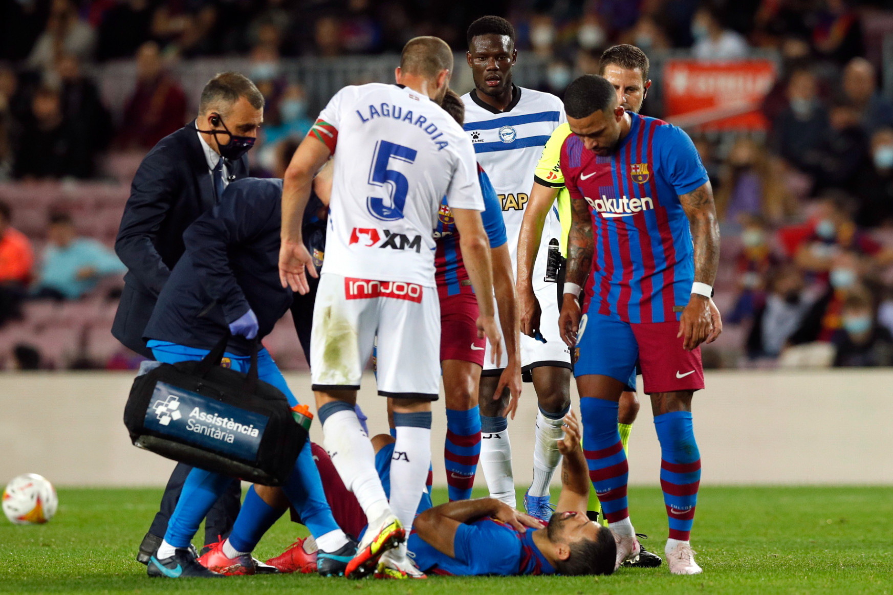 Kórházban kötött ki a mellkasi fájdalmak miatt a Barça-meccs közepén lecserélt Agüero
