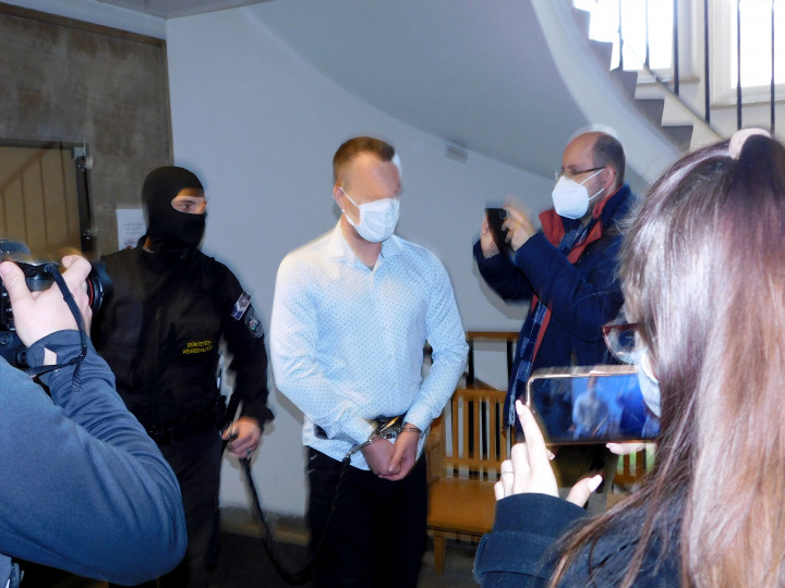 Fekete Dávid érkezik a bíróságra – Fotó: Laczó Balázs / Telex