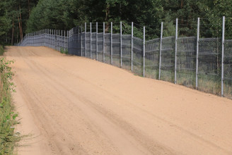 Kész a litván határkerítés első szakasza, ami a Belaruszból érkező bevándorlók ellen épült