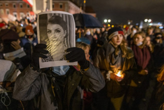 Az abortusztilalom miatt nem mentették meg az anya életét, tízezrek vonultak az utcára Lengyelországban Izabela emlékére