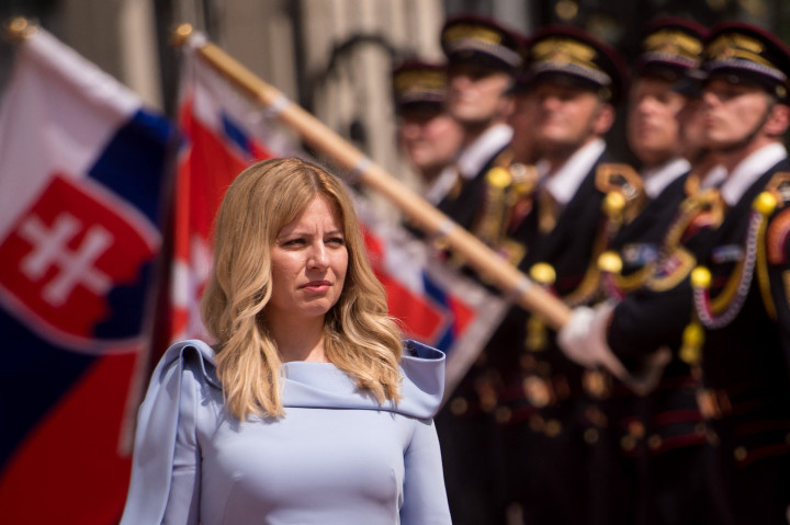Zuzana Čaputová a köztársasági elnökké választása után tartott ünnepségen az elnöki palota előtt 2019. június 15-én – Fotó: Vladimir Simicek / AFP
