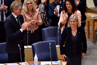 Brazil szappanoperák fordulatosságával változik a svédek első női miniszterelnökének pozíciója