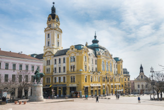 A pécsi önkormányzat cégének nevében eljáró csalót tartóztattak le Pécsen