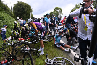 Pénzbüntetést kapott a Tour de France-on tömegbukást okozó szurkoló