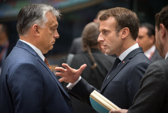 Orbán után Márki-Zayval, Dobrevvel is találkozik a francia elnök Karácsonynál a Városházán