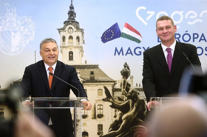 Orbán Viktor kormányfő és Botka László polgármester megállapodik Szegeden a Modern Városok Programról 2017-ben – Forrás: Csongrád-Csanád Megyei Önkormányzat
