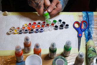 A tetoválóművészek mostantól nem álmodnak olyan könnyen színes tintákról