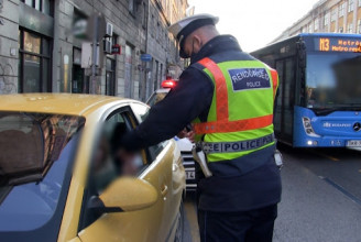 A buszsávokat ellenőrizték a budapesti rendőrök, több tucat autóst megbüntettek