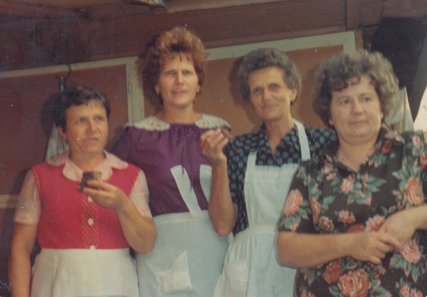 A kép az Asszonyok, milyen a torta? című 1984-es festményének alapja – Forrás: Bernáth/y Sándor
