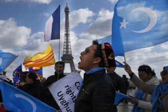 Kiborult a kínai szóvivő, mert a francia nemzetgyűlés népirtásnak nevezte az ujgurok elleni bánásmódot