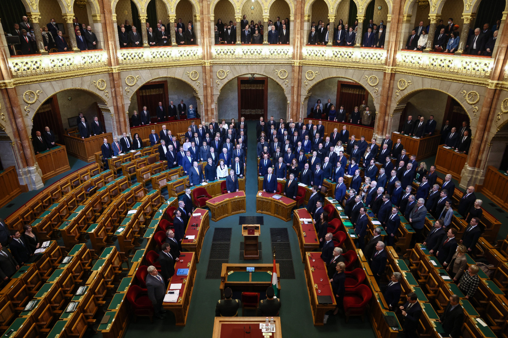 Átveszik a mandátumot az ellenzéki képviselõk, de még nem tudják, mit csinálnak a parlamentben