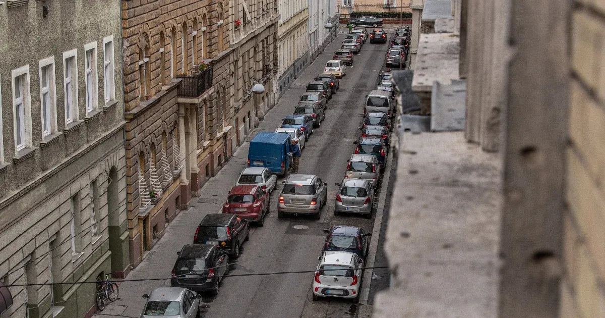 Budapest nem meri meglépni, amit Bukarest, ahol hozzányúltak a lakók parkolási kedvezményéhez